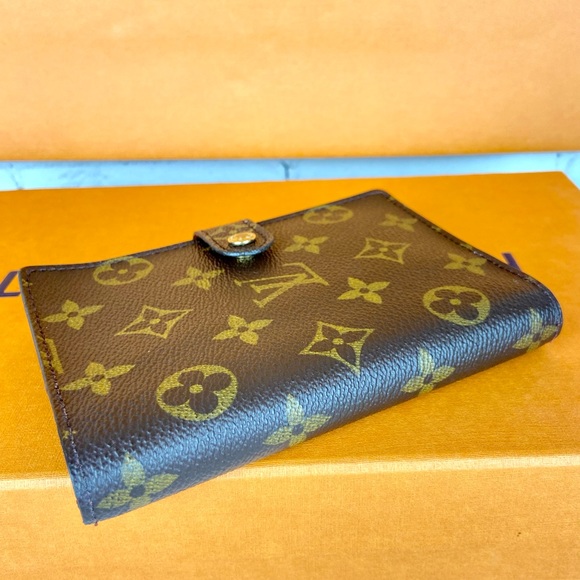 Louis Vuitton PM Size Planner Agenda with paper clips - Picture 5 of 14